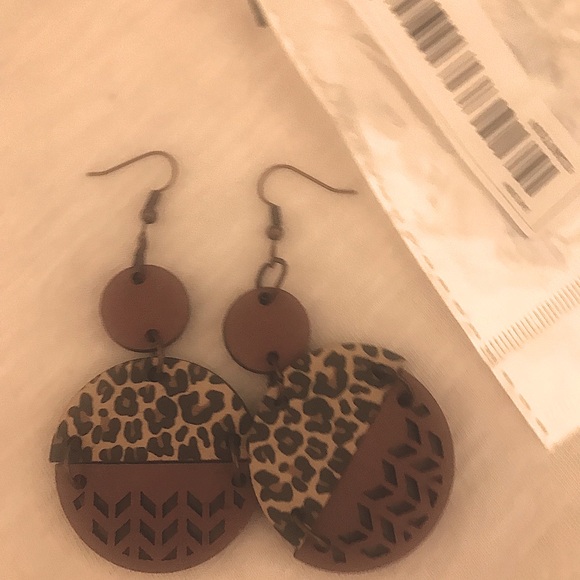 Earrings - Picture 2 of 3